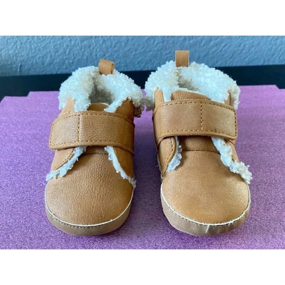 Pre-owned Baby Carter’s Tan/Brown Fur Booties 3-6 Months Warm Casual